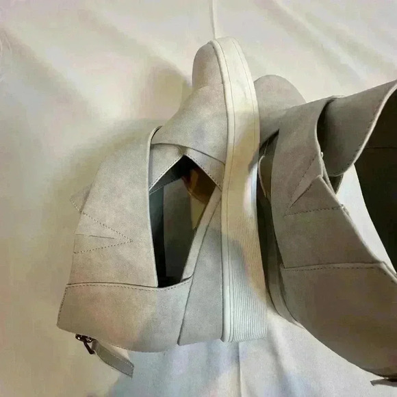 NWOT - Light Gray Wedge Sneakers with Cut out (Size 8) - Picture 7 of 8